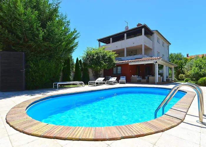 Ferienhaus Mit Privatpool Fuer 8 Personen Ca 135 Qm In Pula, Istrien Istrische Riviera